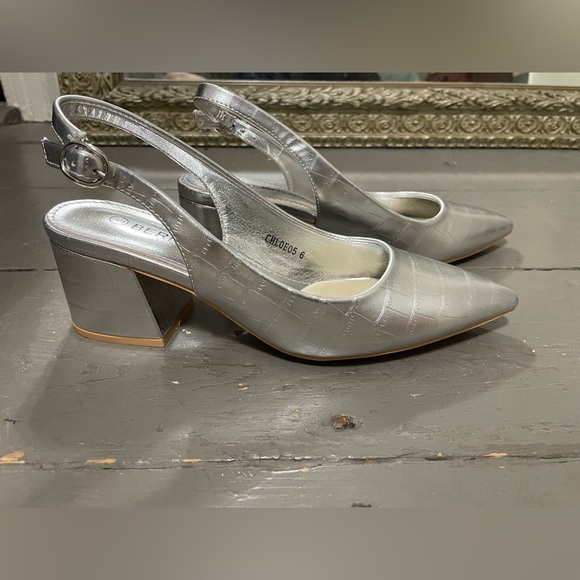 Silver sling back pumps - Picture 3 of 4